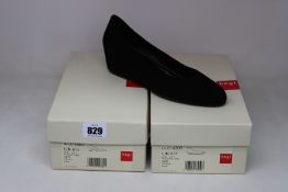 Two pairs of as new HÖGL shoes; 4-10 4502 (UK 6.5) and 0-18 4202 (UK 6.5).