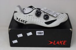 A pair of as new Lake CX238 carbon road shoe (EU 44).