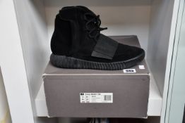 A pair of pre-owned Adidas Yeezy Boost 750 boots in black (UK 10.5 - Good condition).