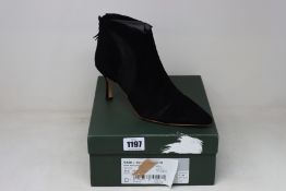 A pair of as new Hobbs London Rhea ankle boots (UK 6 - RRP £189).