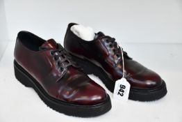 A pair of pre-owned Prada shoes (EU 37 - Some marks to inner sides, may clean out).