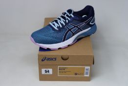 A pair of women's as new Asics GT-4000 2 trainers (UK 7.5).