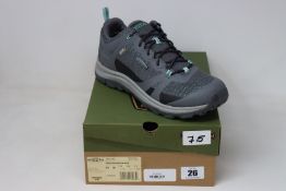 A pair of women's as new Keen Terradora II walking boots (UK 7.5).