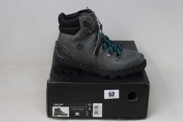 A pair of as new Sorel Lennox hiker boots (UK 4).
