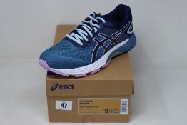 A pair of women's as new Asics GT-4000 2 trainers (UK 7.5).