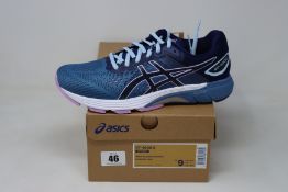 A pair of women's as new Asics GT-4000 2 trainers (UK 7).