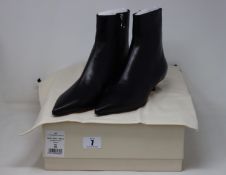 A pair of as new Aeyde Ina boots in black (EU 39).