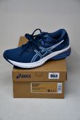 A pair of women's as new Asics GT-2000 9 trainers (UK 6.5).