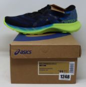 A pair of as new Asics gel-Nimbus Lite 2 trainers (UK 10).