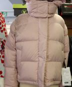 An as new LuluLemon Wunder Puff cropped jacket (Size 8 - RRP £198) (There is a marks to left