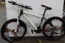 An Extreme mountain bike/racing bike, 27 speed with 18