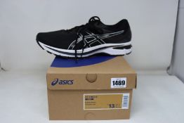 A pair of as new Asics GT-2000 9 trainers (UK 12).