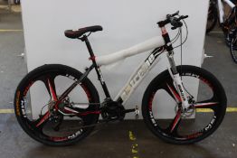 An Extreme mountain bike/racing bike, 27 speed with 18