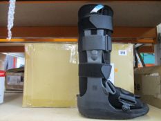 Eight as new Ossur Form Fit Walkers in black (Small).