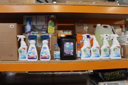 A quantity of miscellaneous cleaning related items to include Rubbermaid, Mr Muscle and Dettol.