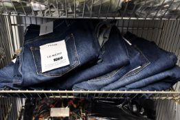 Eleven pairs of as new Frame Le Beau jeans in Burnside (Sizes 1 x 24, 3 x 25, 4 x 26, 1 x 27, 1 x 28