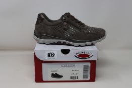 A pair of as new Rolling Soft Gab28545 metallic trainers (UK 4).