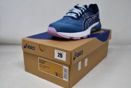 A pair of women's as new Asics GT-4000 2 trainers (UK 7).