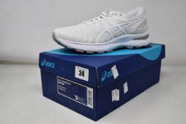 A pair of women's as new Asics Gel-Nimbus 22 trainers (UK 7.5).