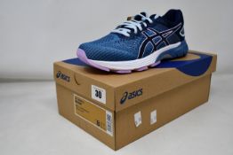 A pair of women's as new Asics GT-4000 2 trainers (UK 6).
