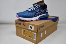 A pair of women's as new Asics GT-4000 2 trainers (UK 6.5).