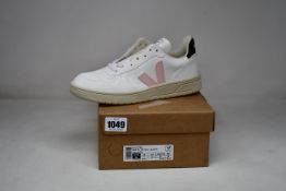 A pair of as new Veja V-10 CWL trainers (UK 5).