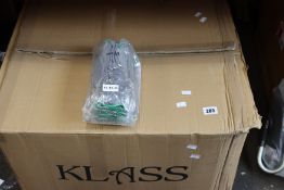 A large quantity of as new Klass Pu grip gloves (Med/Large, approximately 550 pairs).