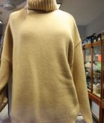 An as new Apropos The Concept Store Extreme Cashmere No 20 Oversize Xtra top in camel (No size - RRP