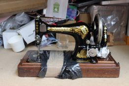 A vintage Singer hand cranked sewing machine (Serial number: J1564231).