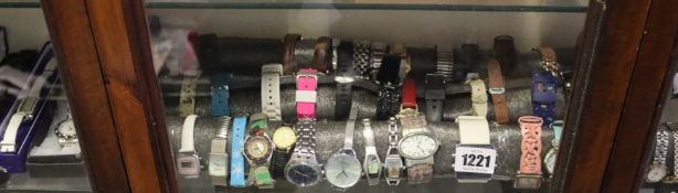 A quantity of pre-owned wrist watches/fashion watches (Approximately 55 items).