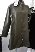 An as new Stutterheim Mosebacke raincoat in green (S).