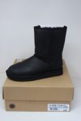 A pair of as new Ugg Classic Short II boots (UK 6).