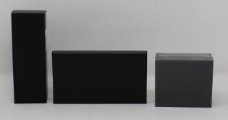 Eight Suqqu smooth cover primer (8 x 30ml), twenty Suqqu glow powder foundation compacts (Empty) and