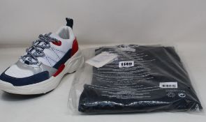 Three pairs of as new Pepe Jeans jeans (W28/L32, W29/L30, W38/L32) together with a pair of Pepe