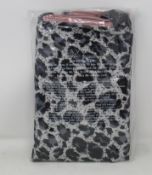 Fourteen as new Avon Zaria leisure bags.