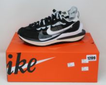 A pair of as new Nike Vaporwaffle Sacai in black/summit white (UK 6).