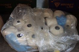 Fifteen large yarns of wool.