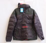 Two as new Columbia Lodge pullover jackets (M).