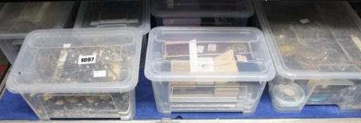 A quantity of costume jewellery.