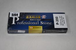 A boxed as new Naniwa Chosera Sharpening Stone Gr. 5000 (210 x 70 x 20mm).