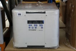 A Centurion Scientific Ltd PrO-Analytical C4000 Centrifuge benchtop (Unit only).