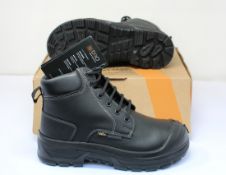 Five pairs of as new Goliath Footwear F2AR1338 safety boots (4 x UK 8, 1 x UK 12 - RRP £62 each).