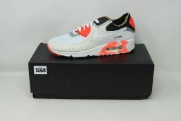 A pair of as new Nike Air Max III PRM (UK 7).