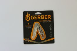 Twenty four boxed as new Gerber paraframe mini clip folding knives. (Over 18's only)