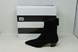 A pair of as new Aquazura Saint Honroe Bootie 45 (EU 39).