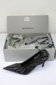 A pair of pre-owned Balenciaga Scrunch K pump mid heels in smooth nappa (EU 41 - Very good