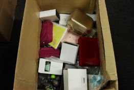 A box of assorted costume/fashion/vintage jewellery to include necklaces, bracelets, earrings and