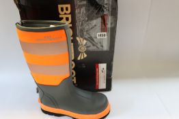 A pair of as new Brightboot high visibility waterproof safety boots S5 orange/black (UK 8).