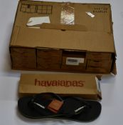 Twelve pairs of as new Havaianas Brasil logo flip-flops (All EU 43/44 - RRP £16.95 each).