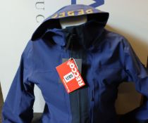 An as new Peak Performance Rider Ski insulated snowboard/ski jacket (S).